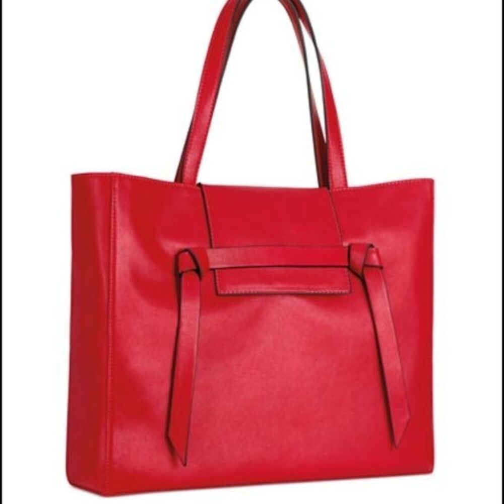 Red tote handbag 👜